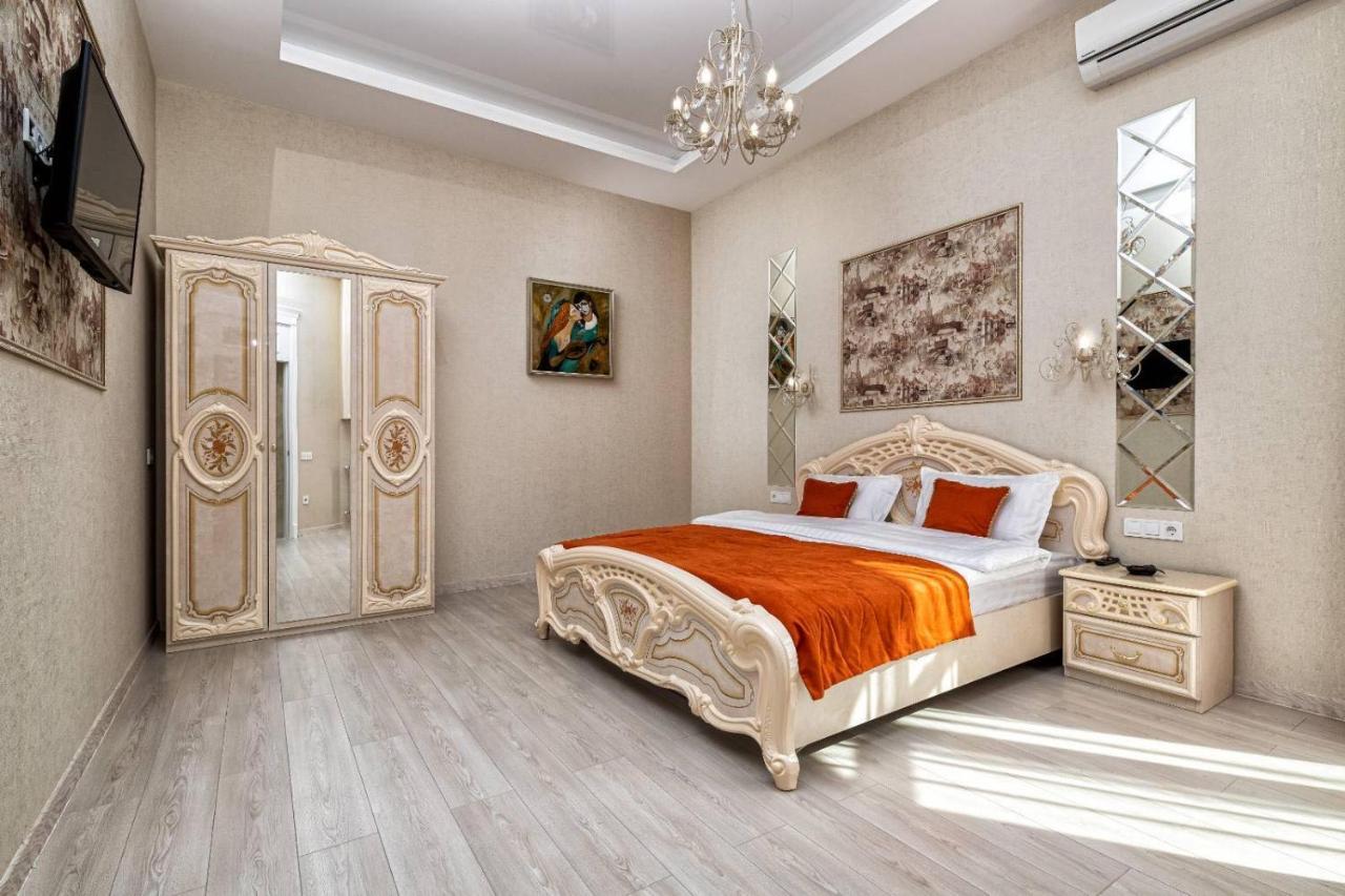 Rynok Square City Center Two Bedroom Apartment! Lviv Exterior photo